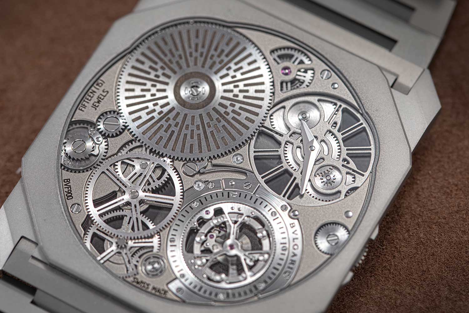 2025: Octo Finissimo Ultra Tourbillon features a compact barrel mounting system that allows the arbour to be inserted laterally into a groove on the base plate (©Revolution)