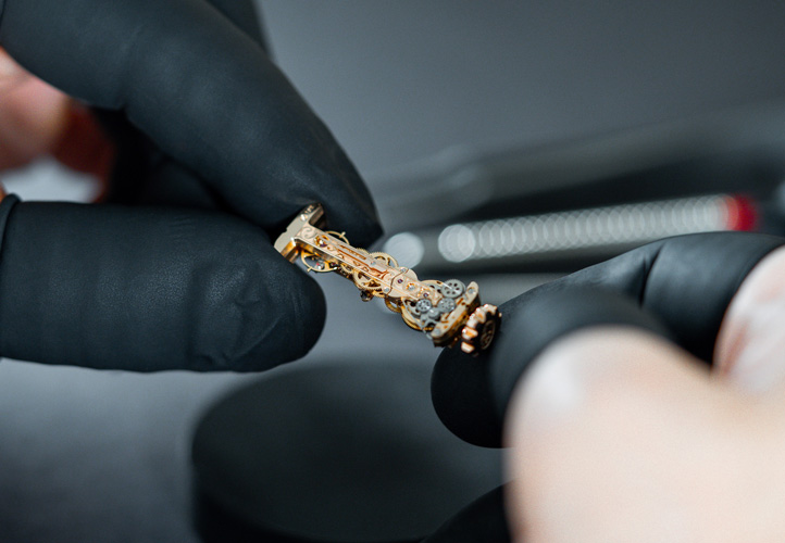 Corum Golden Bridge movement